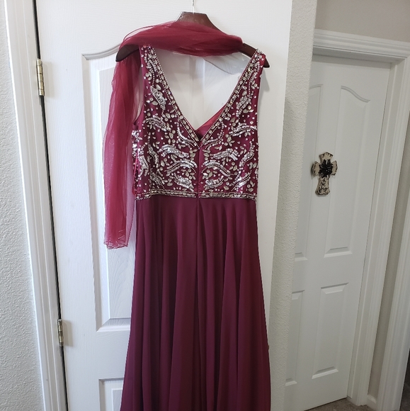 Prom dress - Picture 3 of 3